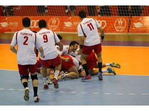 Türkiye hentbolda Sırbistan'ı yendi