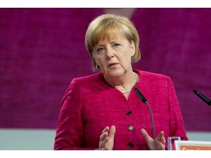 Merkel'den Türkiye'ye sıcak mesajlar