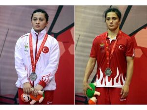 Kadınlar güreşte 2 altın madalya