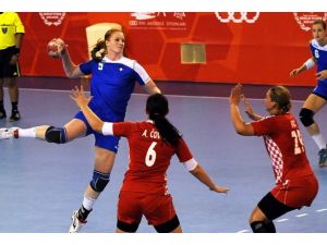 Hentbolda B grubu maçları yapıldı