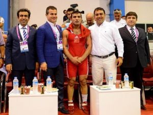 Serdar Böke'ye altın madalya