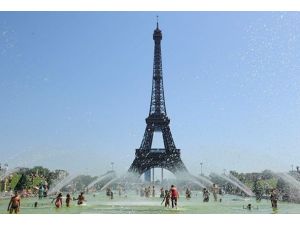 Eyfel Kulesi’nde grev