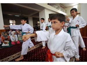 Kur'an kursunda karate de öğreniyorlar