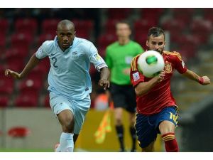 İspanya namağlup tur atladı