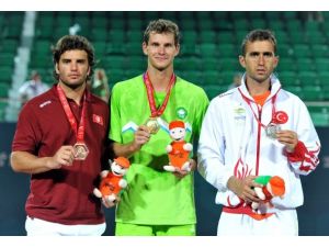 Altın madalya Sloven Blaz Rola'nın