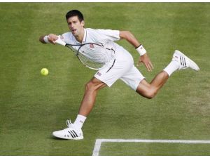 Djokovic ve Williams rahat kazandı