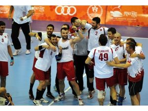 Hentbolda bronz madalya Türkiye'nin