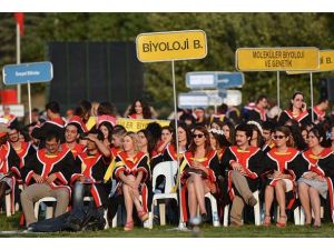ODTÜ'de mezuniyet sevinci