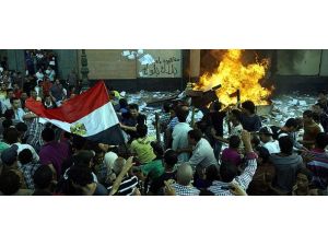 Mısır'da şiddet tırmanıyor