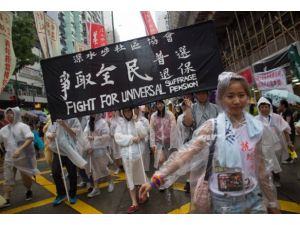 Hong Konglular demokrasi için yürüdü