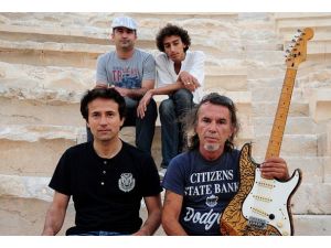 Müzik tutkunu imam rock grubu kurdu