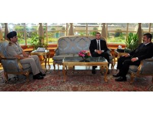 Mursi, Başbakan ve Genelkurmay Başkanı ile görüşüyor
