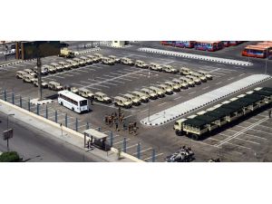 Mısır'da General es-Sisi kuvvet komutanları ile görüşüyor