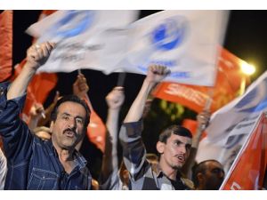 İstanbul'da Mursi'ye destek gösterisi