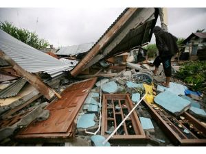 Endonezya'daki depremde 30 kişi öldü