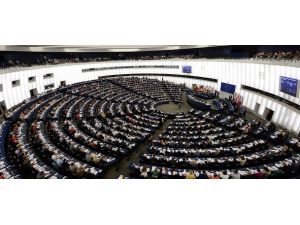 AB'nin tavrına üyelerinden tepki