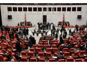 100 bin sözleşmeliye kadro verildi