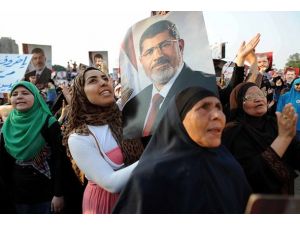 Mursi'ye destek gösterileri sürüyor