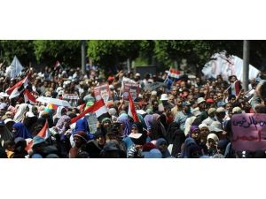 Mansur'un anayasal kararnamesini reddettiler