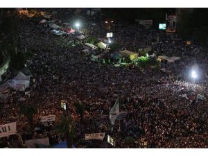 Mursi destekçilerine ateş açıldı: 34 ölü, 300 yaralı