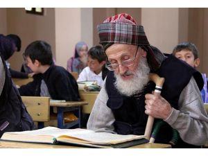 100 yaşında Kur'an-ı Kerim öğreniyor