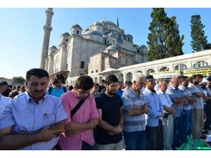 Mısır'da öldürülenler için gıyabi cenaze namazı