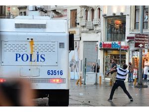 Taksim'de izinsiz yürüyüşe müdahale