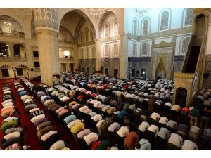 Ramazan'da ilk teravih kılındı