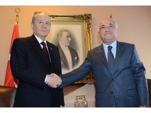 Çiçek liderler turunda