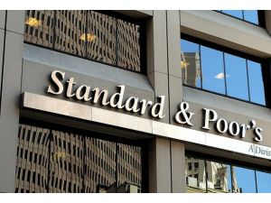 S&P İtalya'nın kredi notunu kırdı