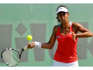 Çağla Büyükakçay ilkleri yaşıyor