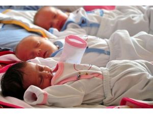 Her yıl 16 milyon genç kadın erken yaşta anne oluyor