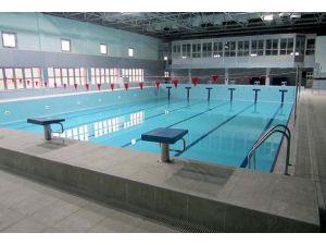 Yüzme denizde değil havuzda öğrenilmeli