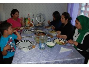 21 saati oruçlu geçiriyorlar