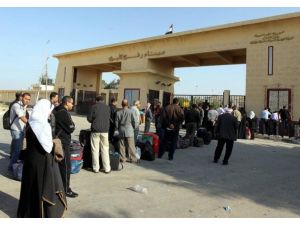 Refah Sınır Kapısı "kısmen" açıldı