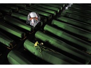Soykırım kurbanları Potoçari Anıt Mezarlığı'nda