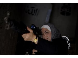 Savaşmaya karar verdi keskin nişancı oldu