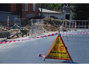 Üsküdar'da doğalgaz borusu patladı