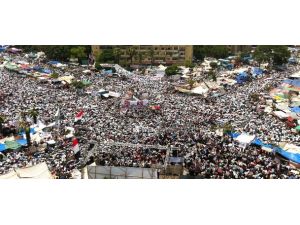 Darbe karşıtları meydanları doldurdu