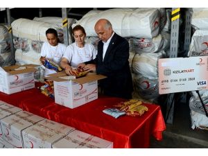 Türk Kızılayı ihtiyaç sahiplerini yalnız bırakmıyor