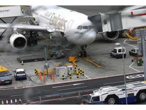 Heathrow'da pistler kapatıldı