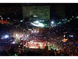 Darbe karşıtları meydanları doldurdu