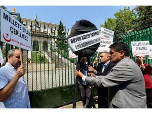 Darbeciler silahlarını milletten çeksin