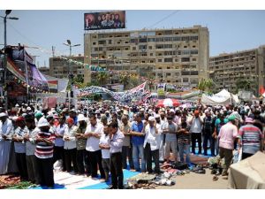 Darbe karşıtları meydanları bırakmıyor