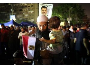 Mısır'da halk Adeviyye Meydanı'ndan ayrılmıyor