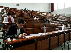 Öğretmen adaylarının alan sınavı başladı