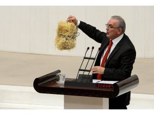 TBMM kürsüsünde ilginç eylemler