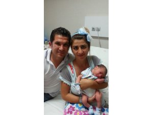 Kızıl çiftinin bebek sevinci