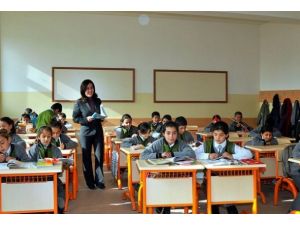 Öğretmenlerin yer değiştirmesinde yıl sonu esas alınacak