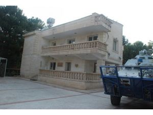 Suriye'den gelen kurşun kaymakam konağına girdi